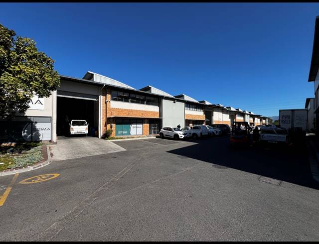 562M² WAREHOUSE TO LET IN AIRPORT INDUSTRIA
